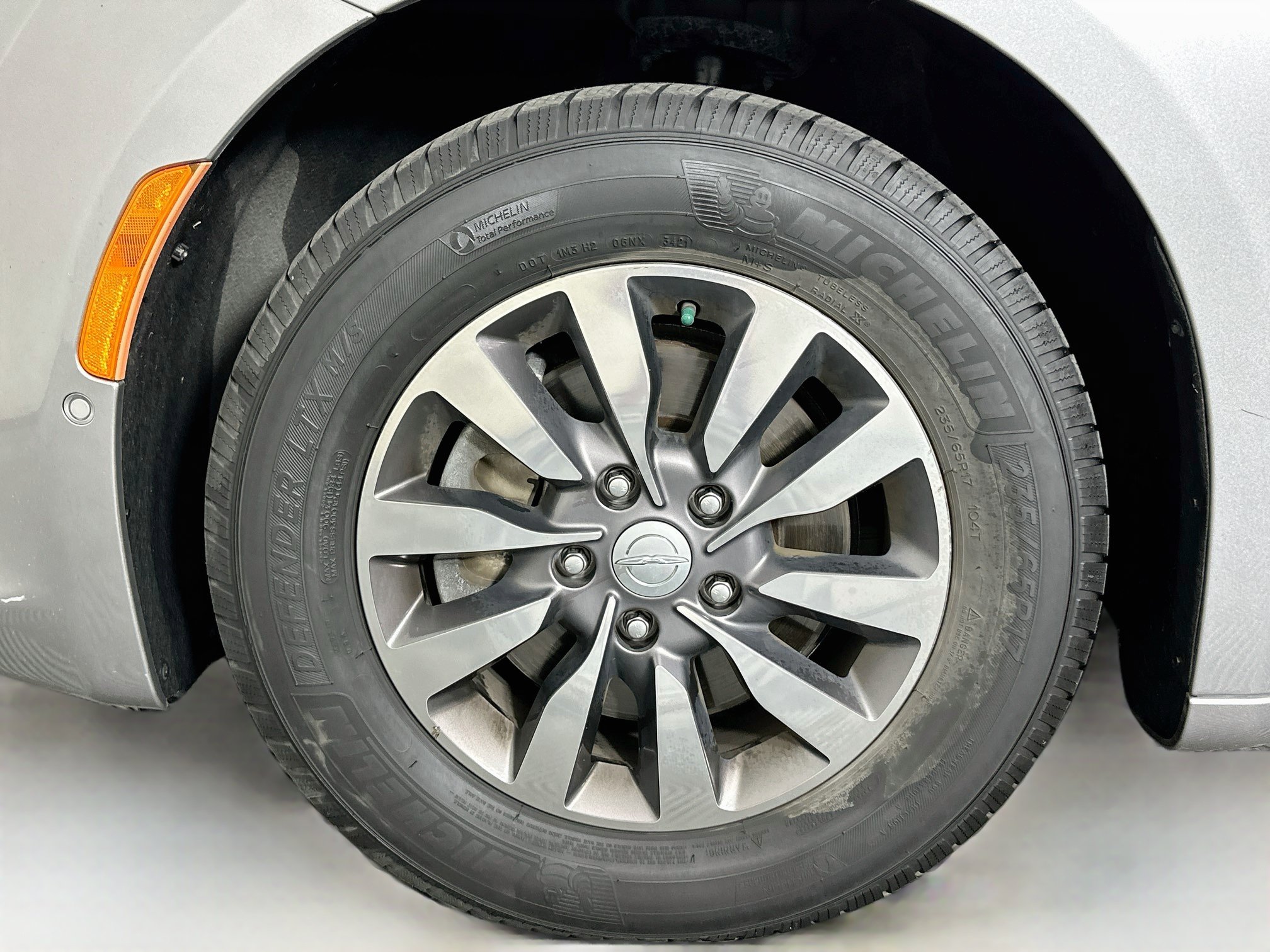 Used 2019 Chrysler Pacifica Touring-L Plus w/ Advanced Safetytec Group FWD image 11