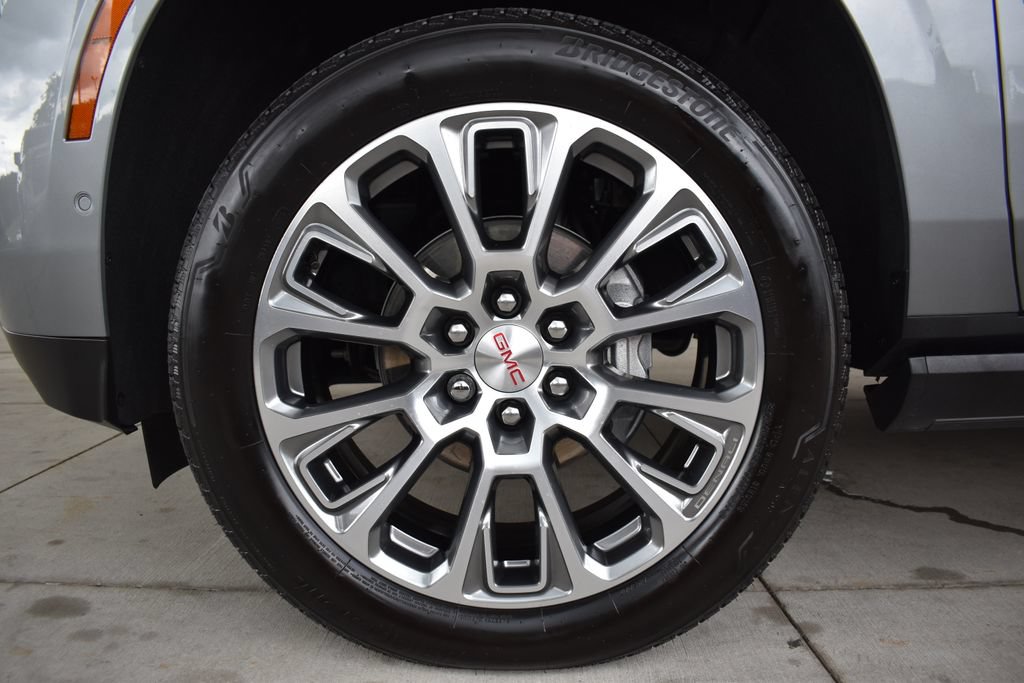 Used 2026 GMC Yukon XL Denali w/ Sun & Power Step Package AWD/4WD image 13