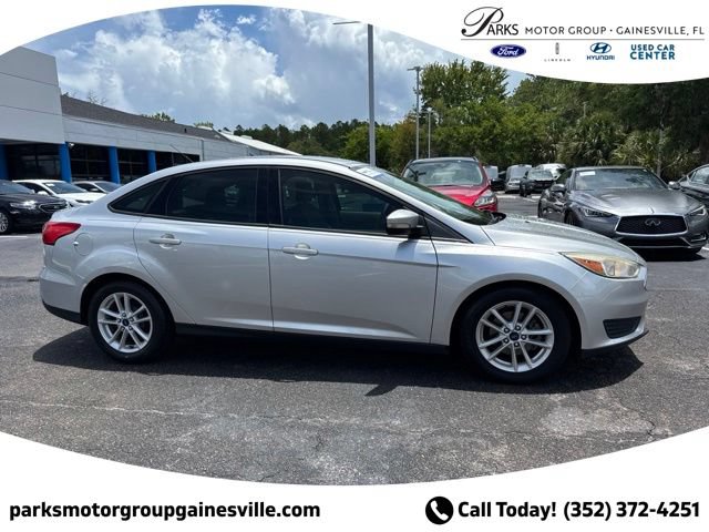 Certified 2017 Ford Focus SE FWD image 4