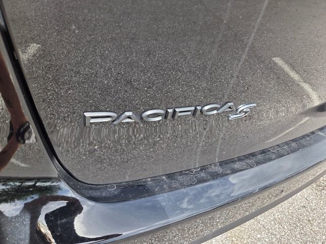 Used 2025 Chrysler Pacifica Premium FWD image 5