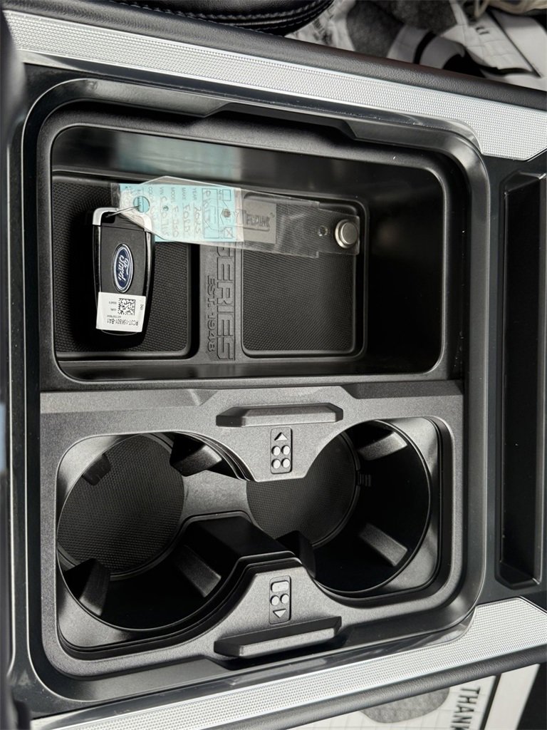 Used 2025 Ford F350 Platinum w/ FX4 Off-Road Package image 29