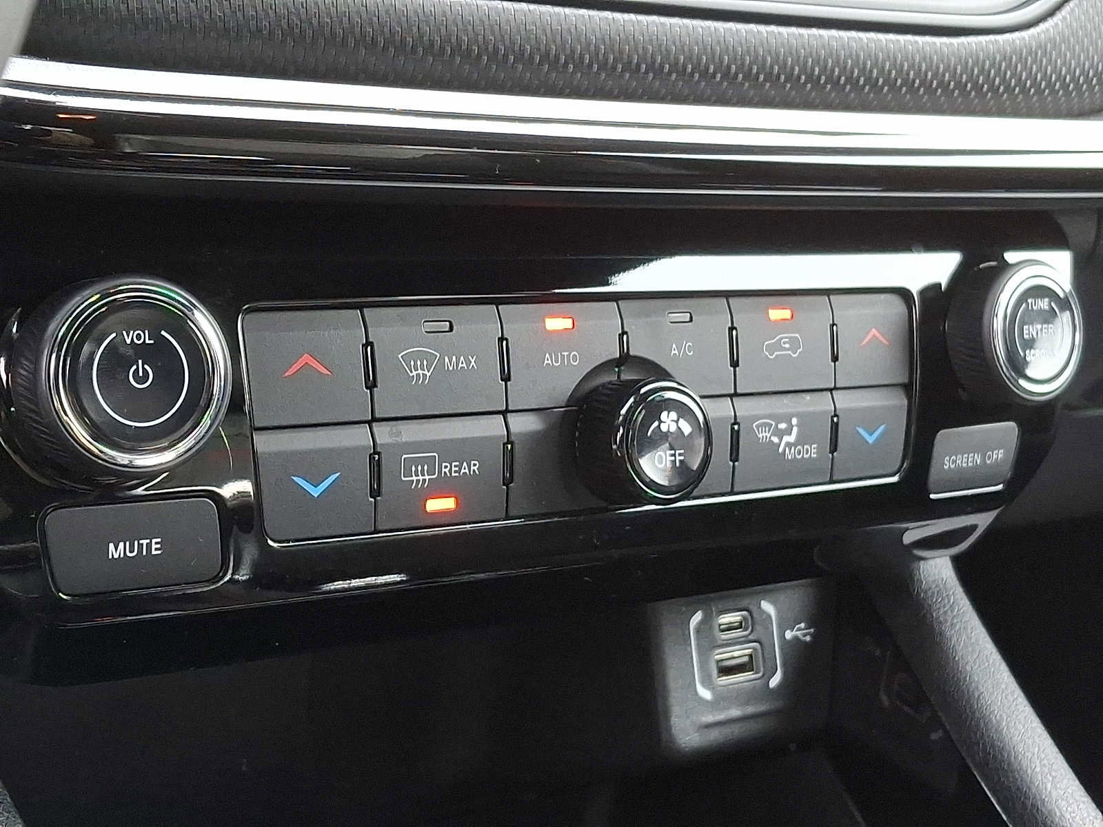 Used 2024 Jeep Compass Trailhawk image 10