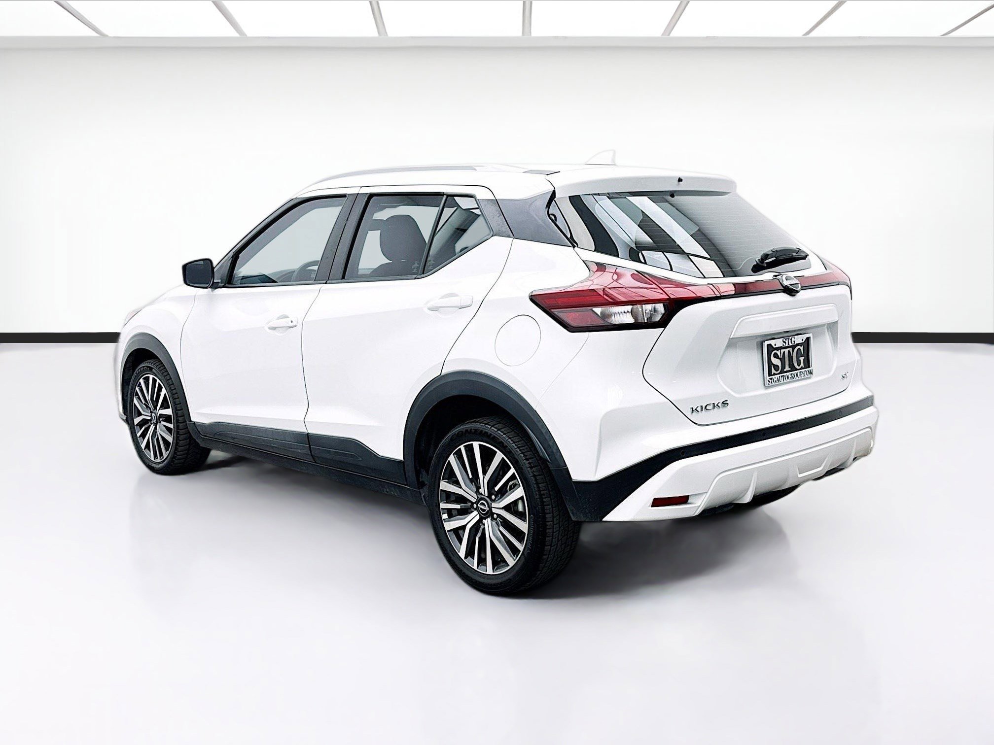 Used 2022 Nissan Kicks SV image 6