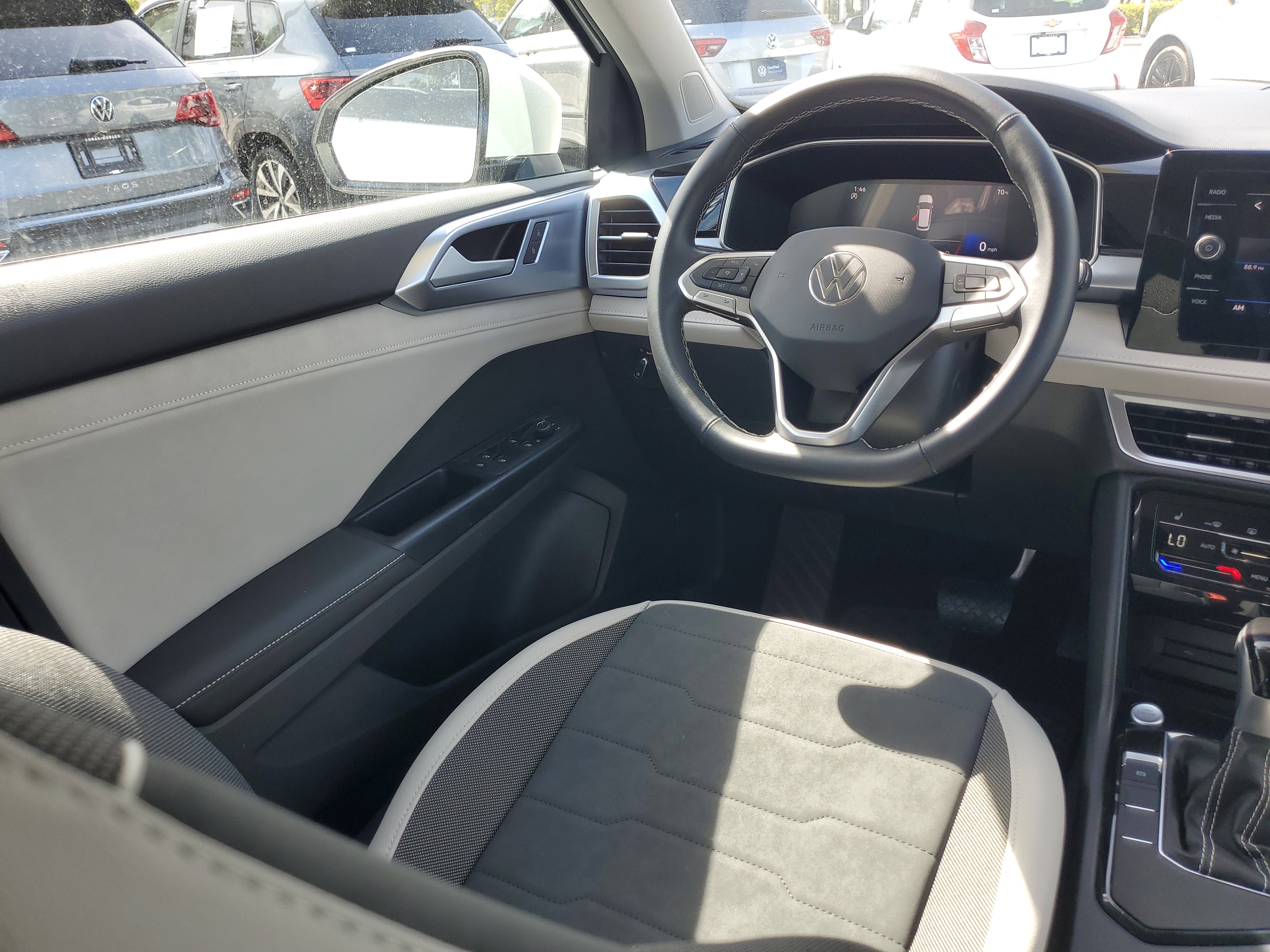 Used 2025 Volkswagen Taos SE image 14