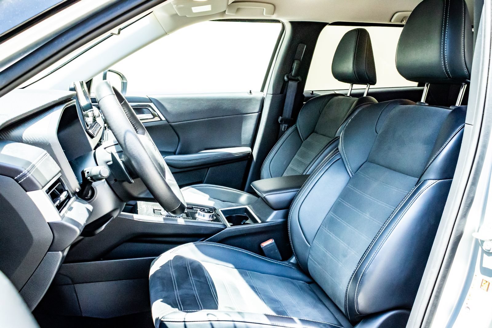 Used 2024 Mitsubishi Outlander SE AWD/4WD image 12