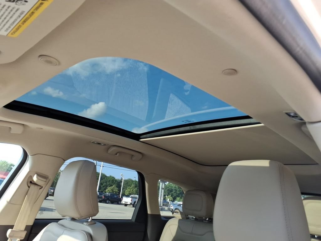 Used 2022 Lincoln Corsair AWD w/ Premium Package image 13