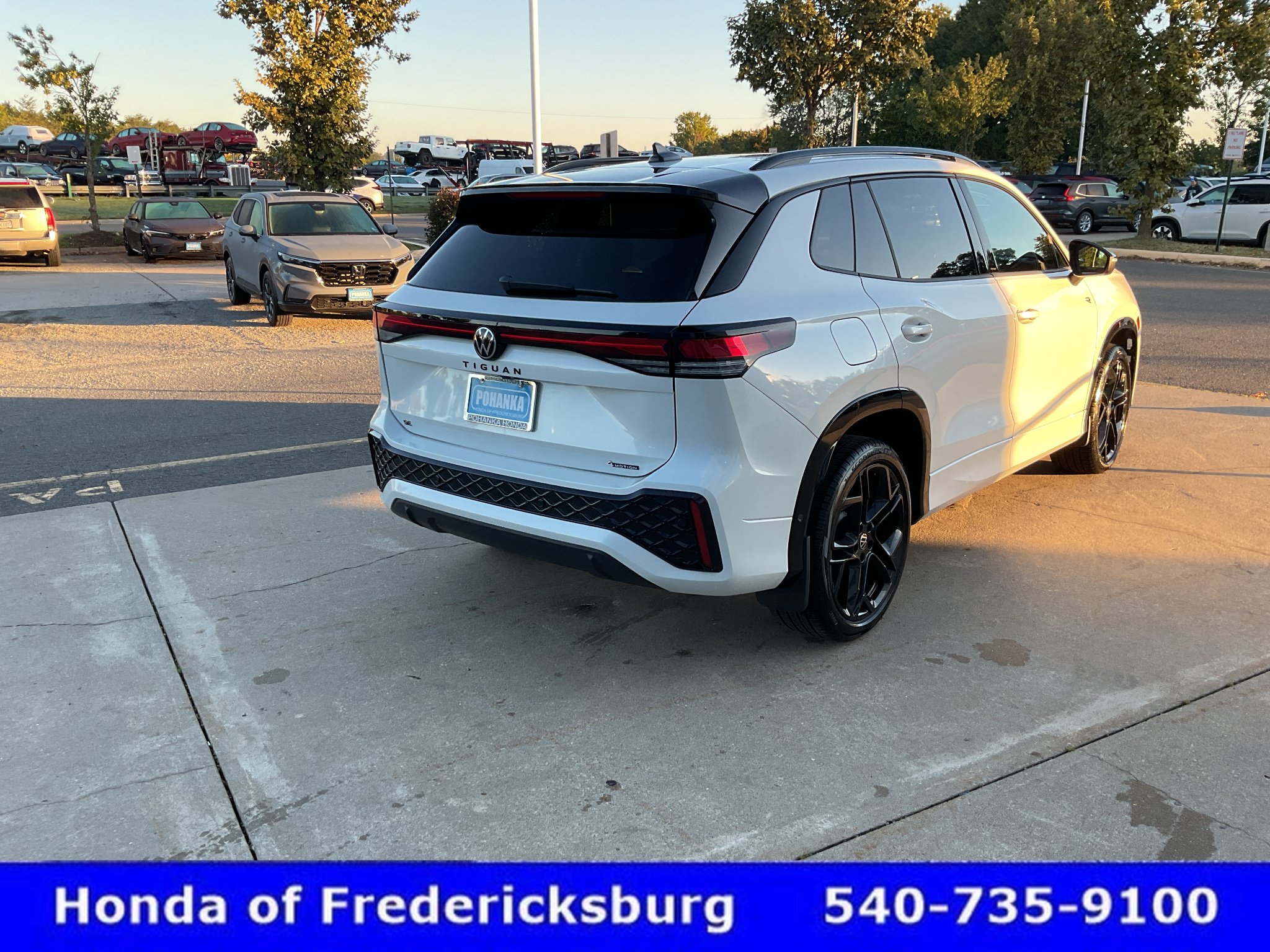 Used 2025 Volkswagen Tiguan SE R-Line AWD/4WD image 6