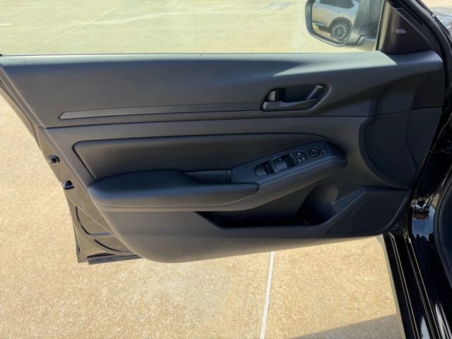 Used 2025 Nissan Altima 2.5 S image 12