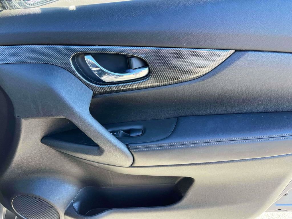 Used 2016 Nissan Rogue SL w/ SL Premium Package image 10