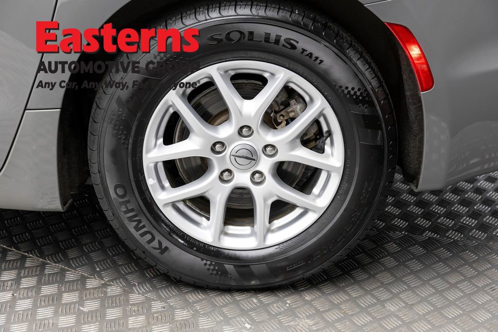 Used 2022 Chrysler Pacifica Touring-L image 9