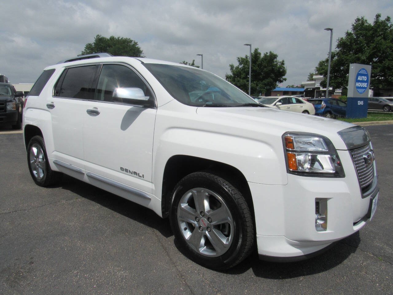 Used 2015 GMC Terrain Denali FWD image 2