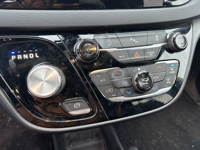 Used 2020 Chrysler Pacifica Touring w/ S Appearance Package image 14