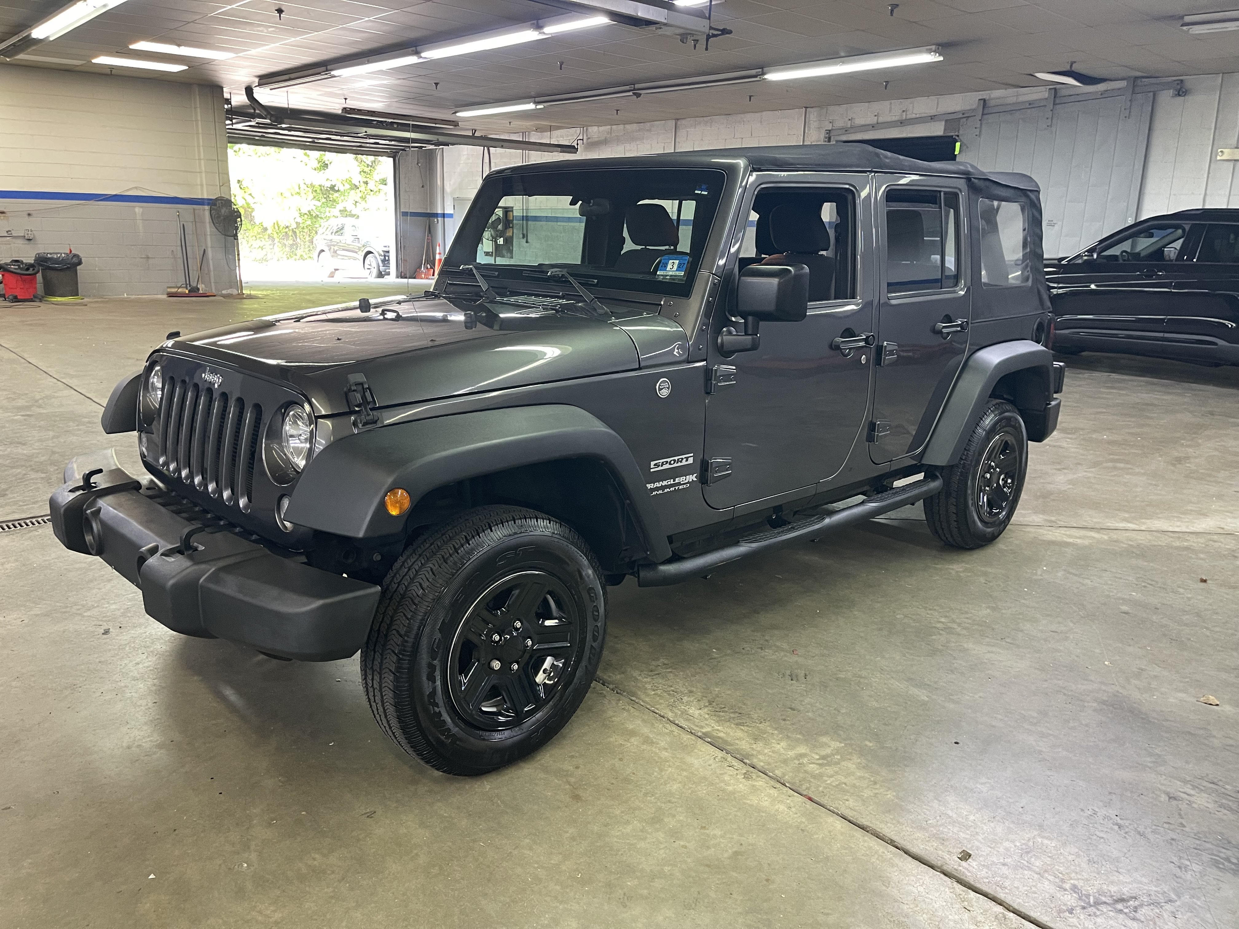 Used 2018 Jeep Wrangler Unlimited Sport w/ Connectivity Group AWD/4WD image 3