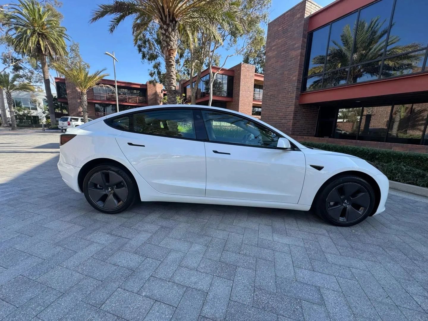 Used 2021 Tesla Model 3 Standard Range Plus RWD image 6