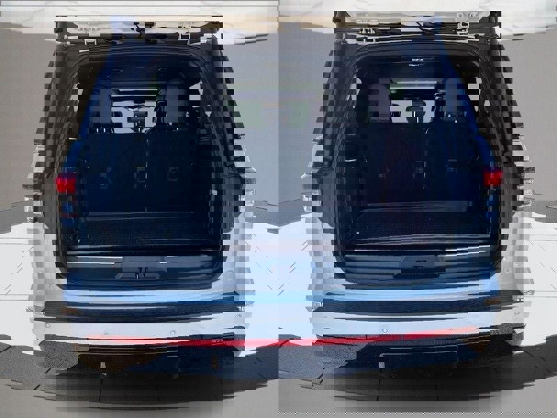 Used 2023 Lincoln Navigator L Reserve image 4