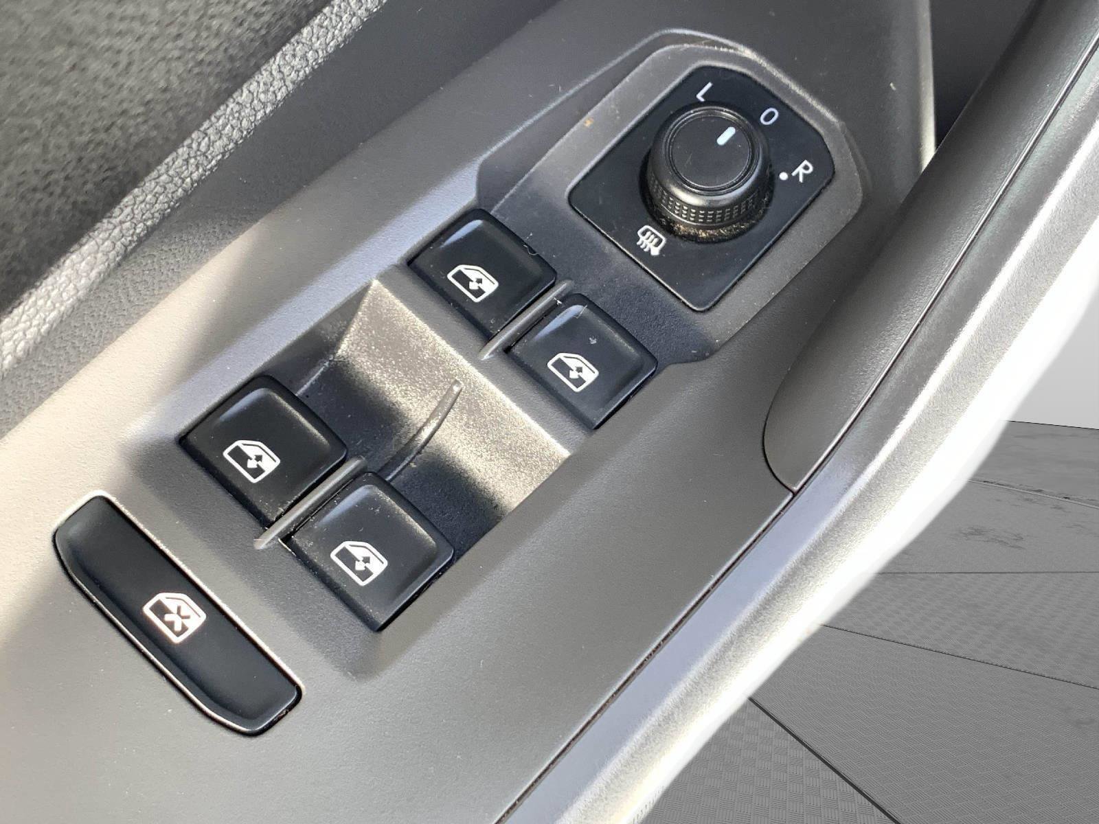 Used 2019 Volkswagen Jetta SE FWD image 12