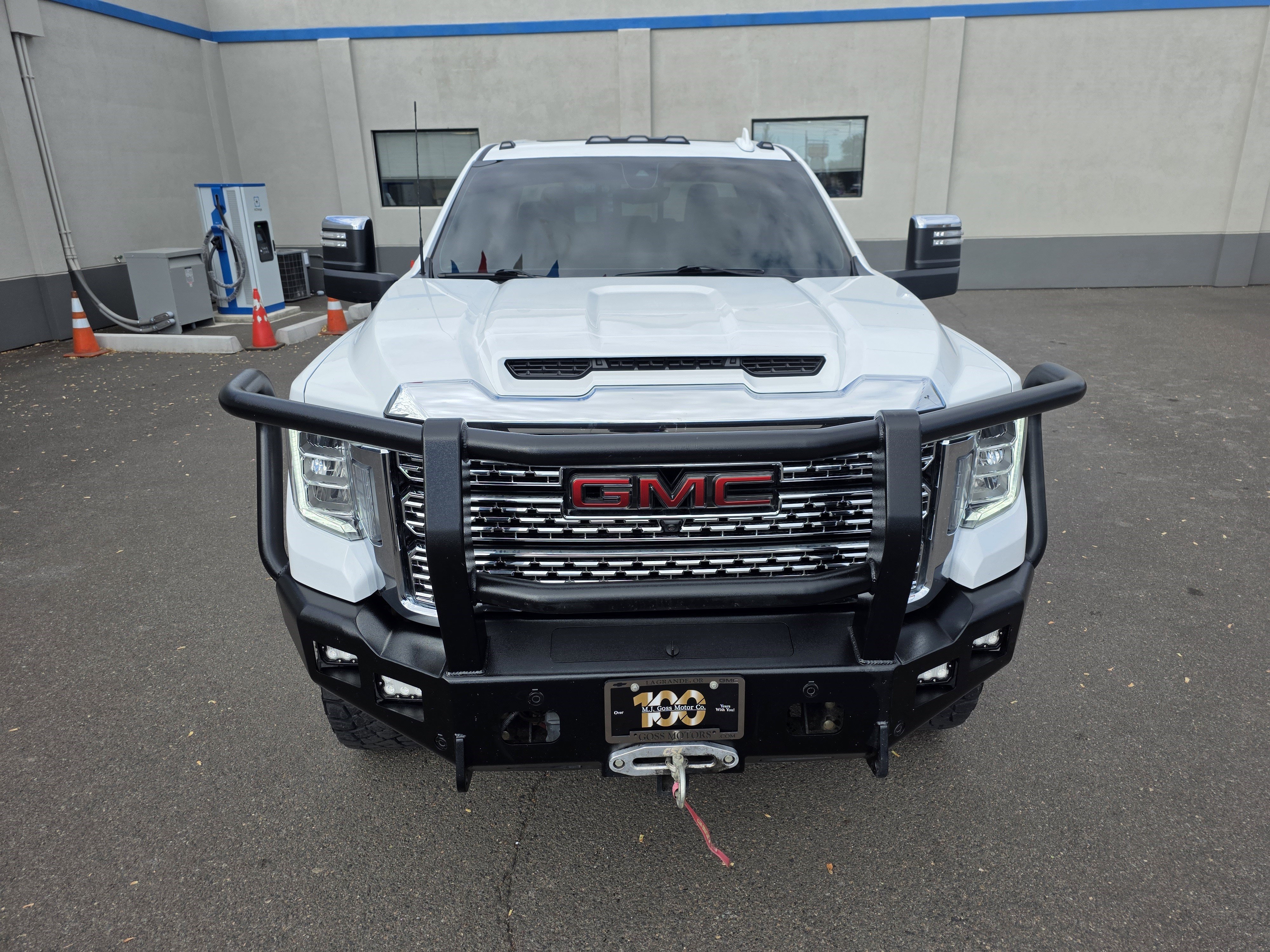 Used 2022 GMC Sierra 3500 Denali w/ Denali Ultimate Package image 3