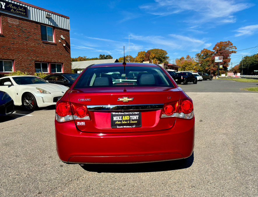 Used 2014 Chevrolet Cruze LT w/ Technology Package FWD image 7