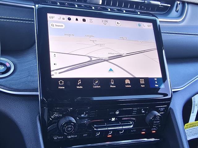 New 2025 Jeep Grand Cherokee Limited w/ Black Appearance Package image 9