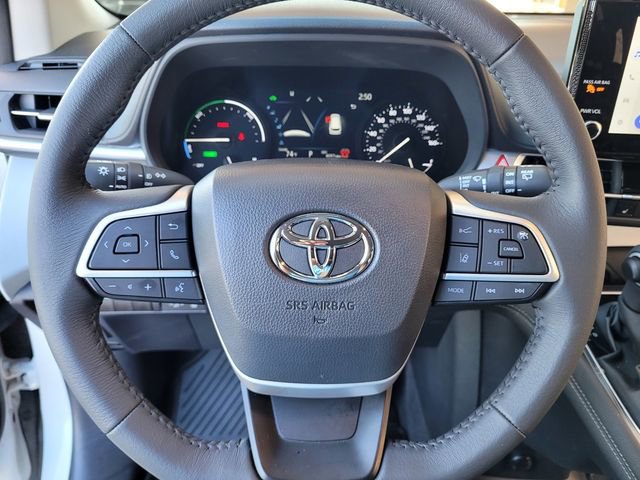 Used 2025 Toyota Sienna XLE image 28