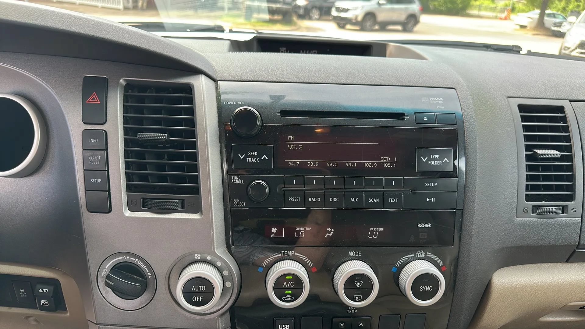 Used 2011 Toyota Sequoia SR5 AWD/4WD image 35