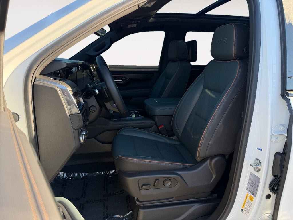 Used 2025 GMC Yukon AT4 w/ AT4 Premium Plus Package AWD/4WD image 7