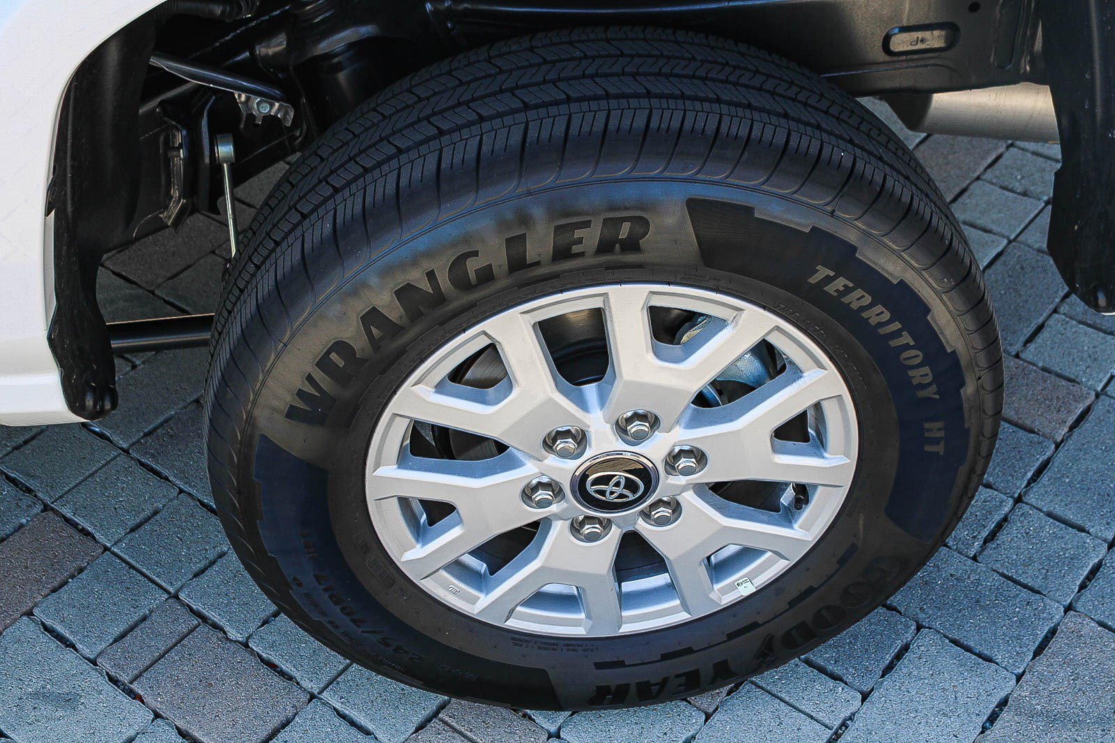 Used 2025 Toyota Tacoma SR5 AWD/4WD image 12