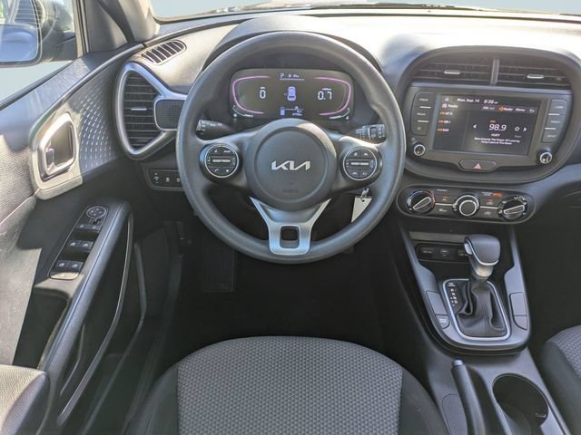Used 2024 Kia Soul LX w/ Option Group 015 FWD image 16