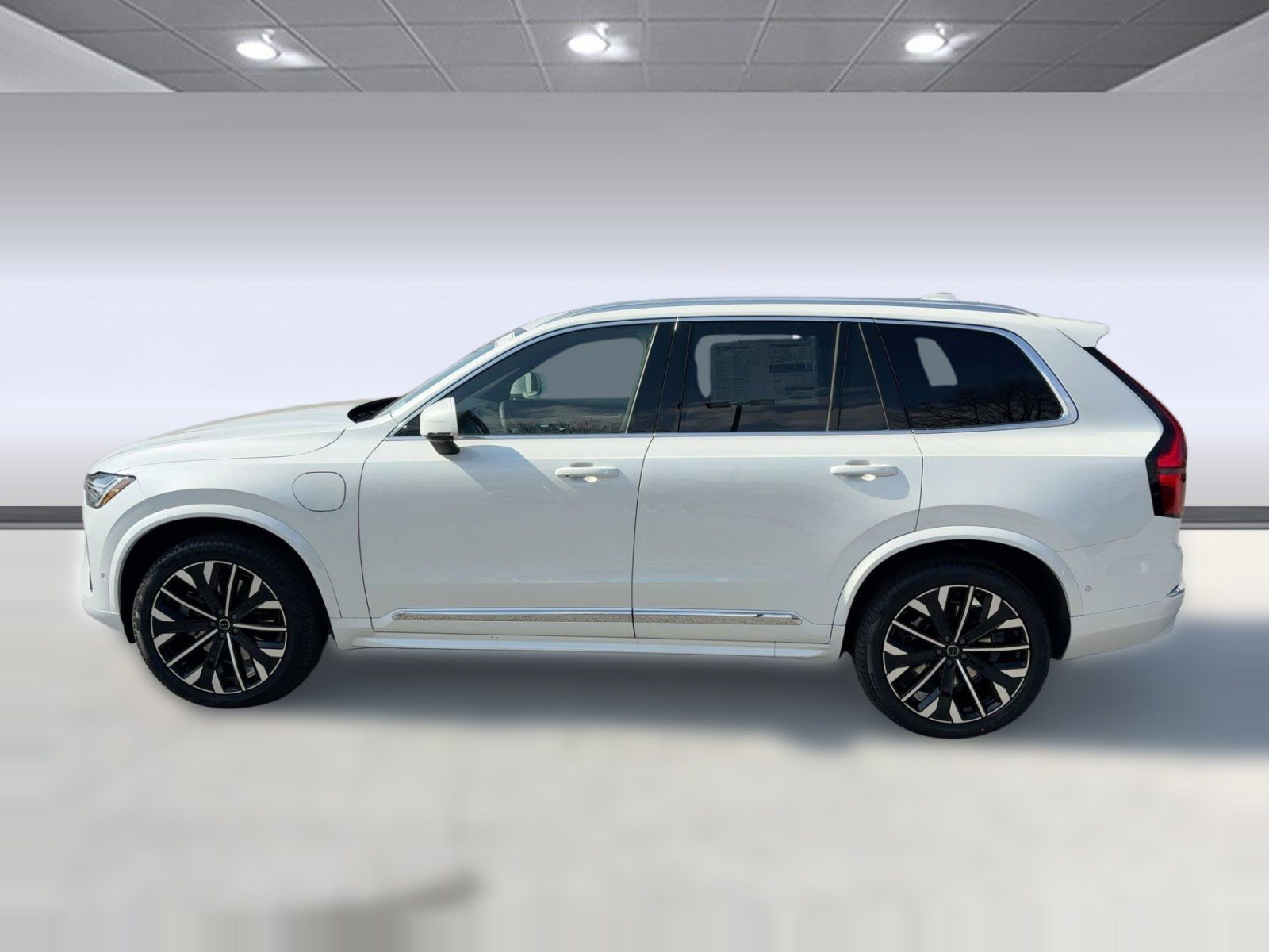 New 2026 Volvo XC90 T8 Plus w/ Protection Package Premier image 2