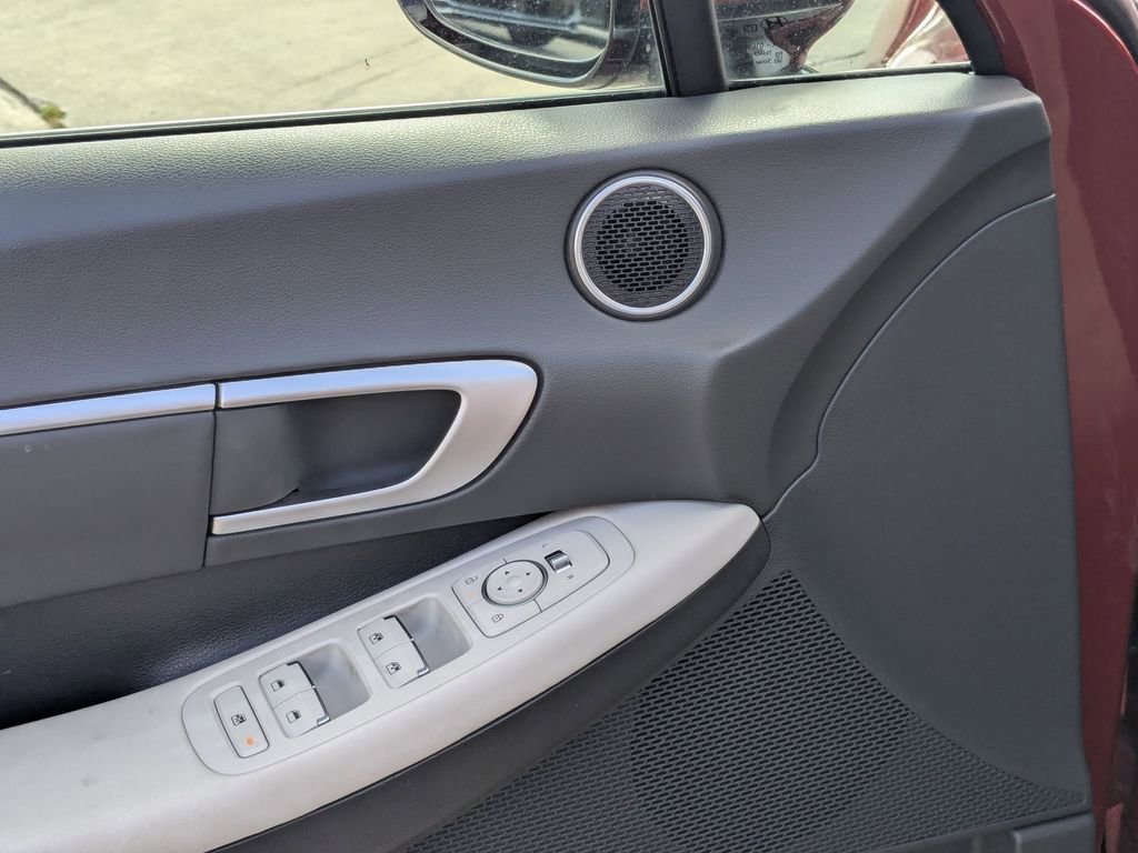Used 2025 Hyundai Sonata SEL FWD image 13