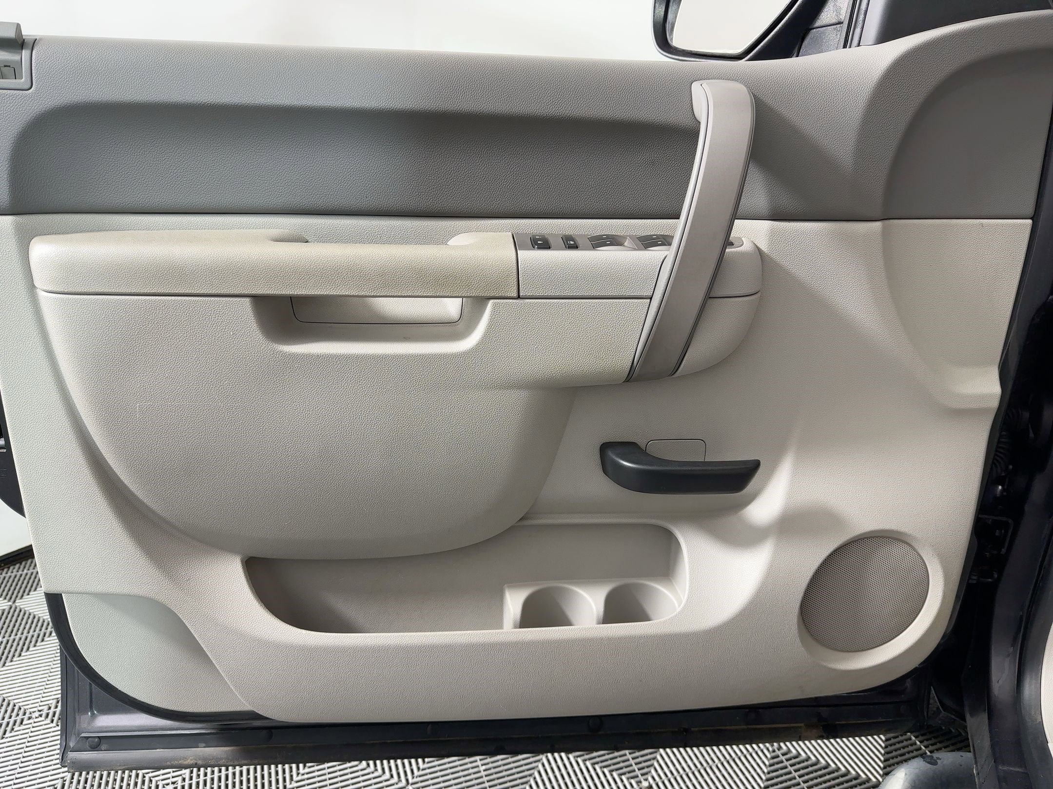 Used 2010 GMC Sierra 1500 SLE w/ Texas Edition image 12