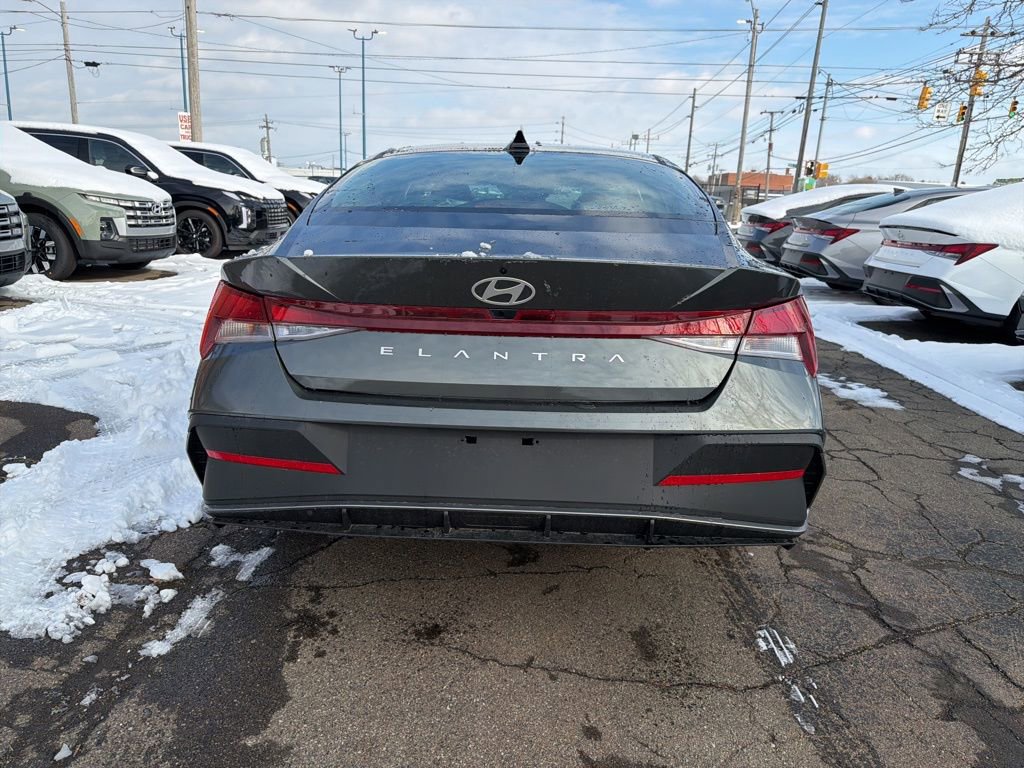 New 2026 Hyundai Elantra SE image 6