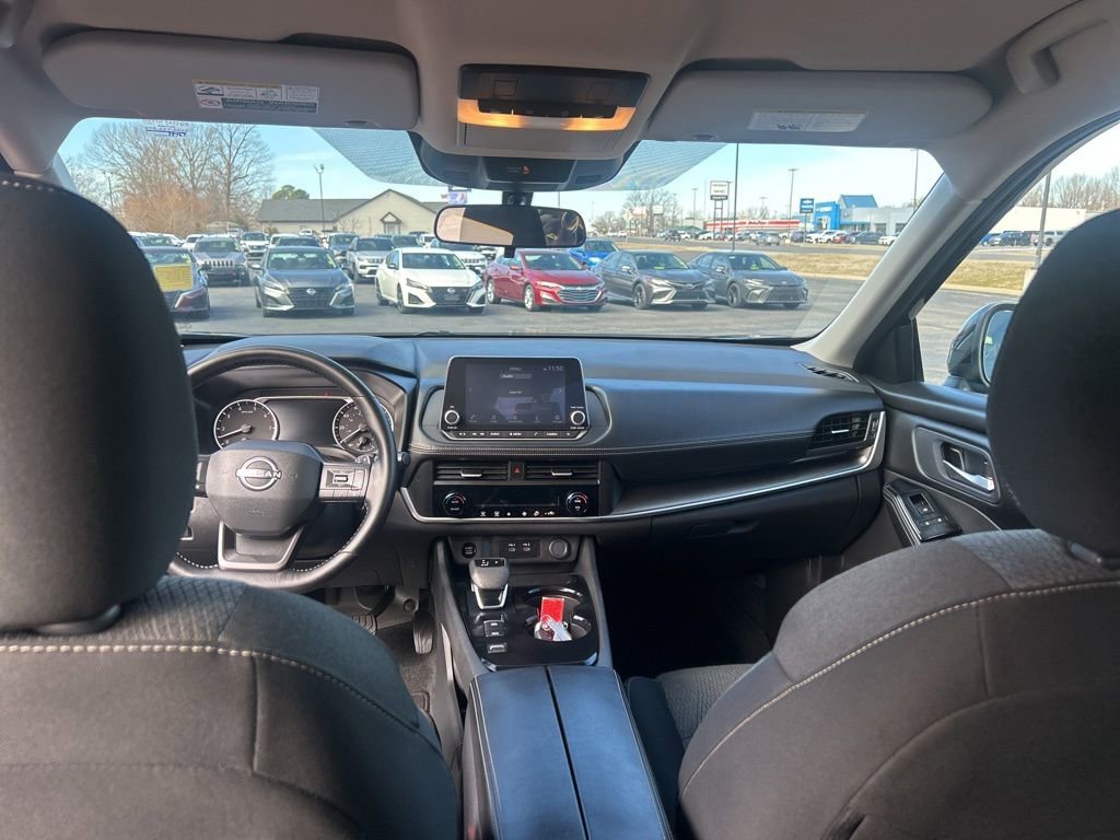 Used 2025 Nissan Rogue SV image 14