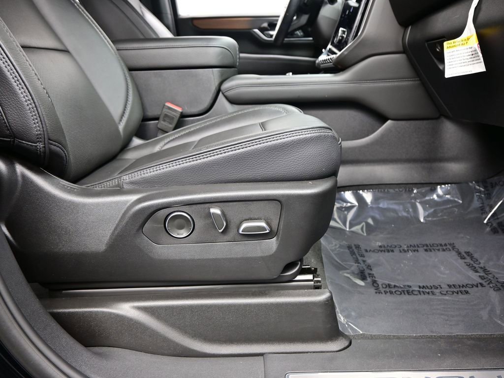 Used 2025 GMC Yukon XL Denali image 36