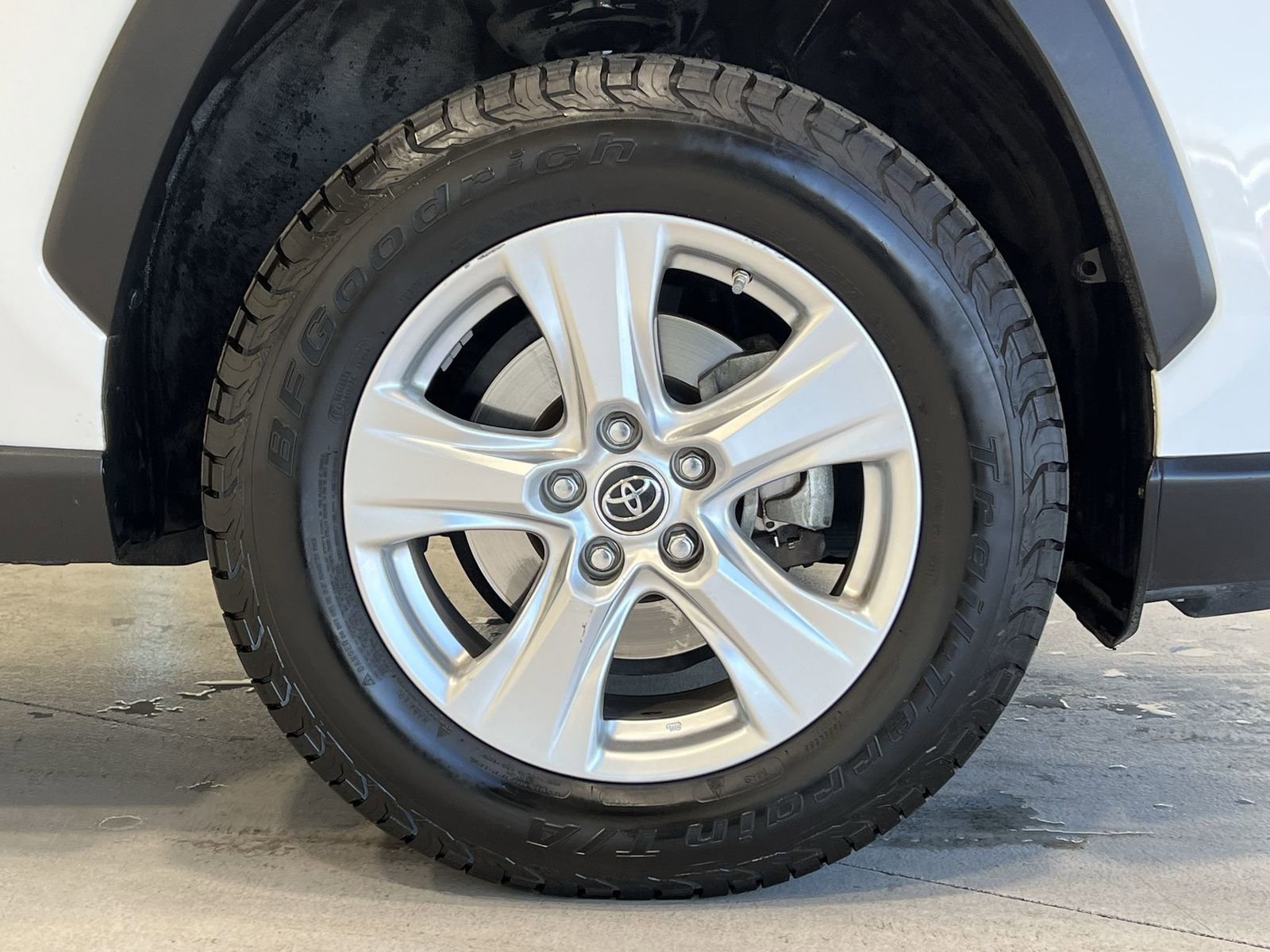 Used 2019 Toyota RAV4 XLE w/ Convenience Package image 10