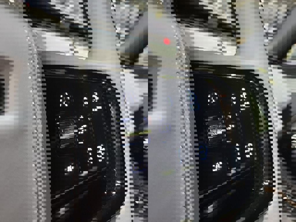 New 2026 Land Rover Range Rover Sport Dynamic SE image 16