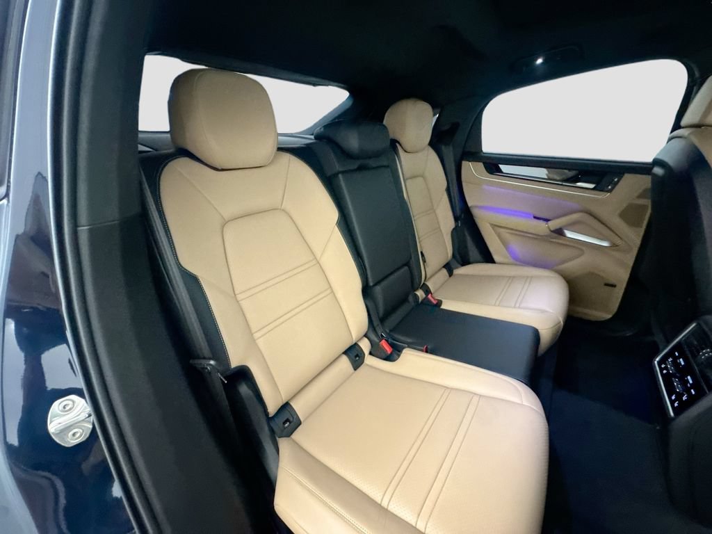 Used 2025 Porsche Cayenne Turbo AWD/4WD image 30
