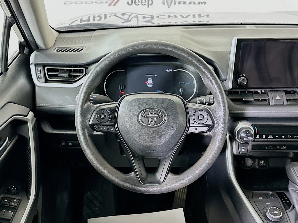 Used 2025 Toyota RAV4 XLE AWD/4WD image 11