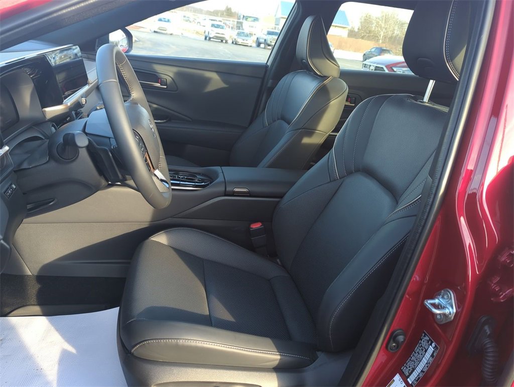 Used 2025 Toyota Crown Signia image 11