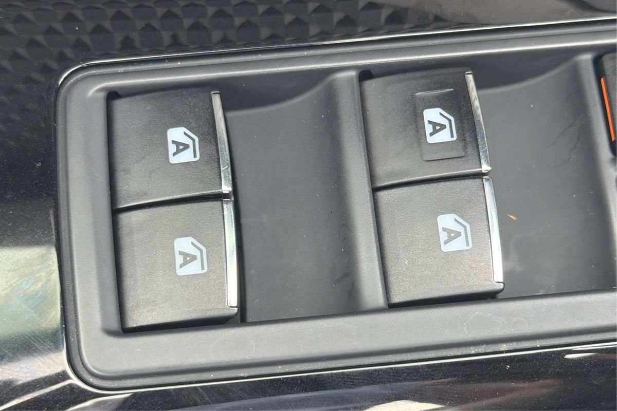 Used 2019 Toyota C-HR Limited FWD image 36