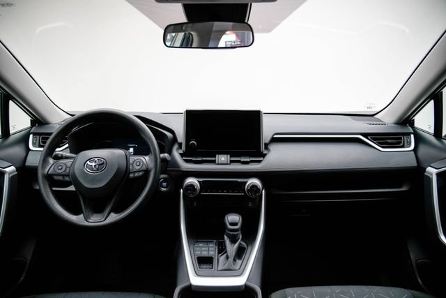 Used 2025 Toyota RAV4 XLE AWD/4WD image 18