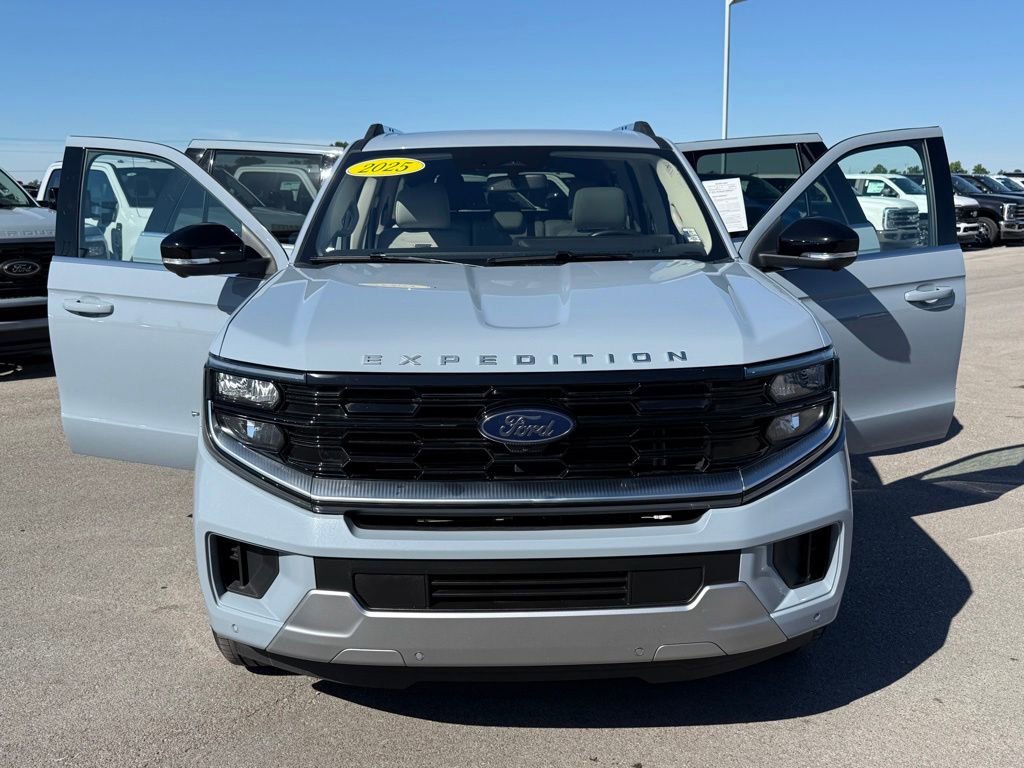 Used 2025 Ford Expedition Max Platinum w/ Platinum Ultimate Package AWD/4WD image 23