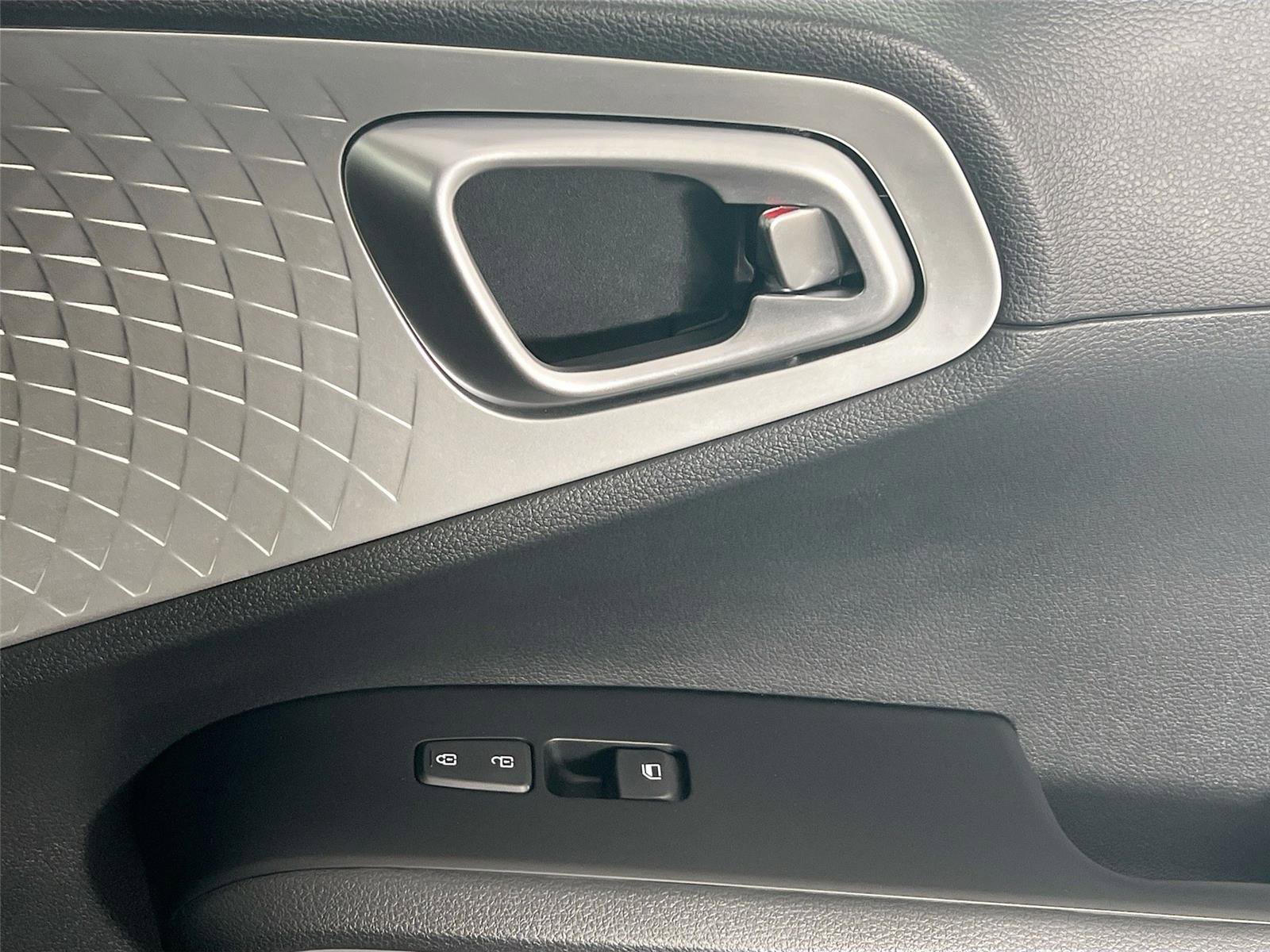 Used 2025 Kia Soul LX w/ LX Technology Package FWD image 29