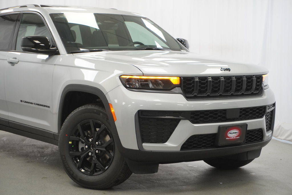 New 2026 Jeep Grand Cherokee Altitude AWD/4WD image 3