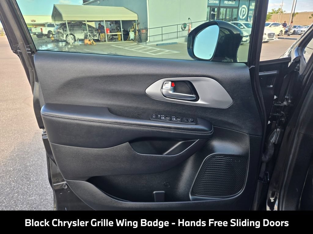 Used 2019 Chrysler Pacifica Touring-L Plus w/ Advanced Safetytec Group FWD image 21