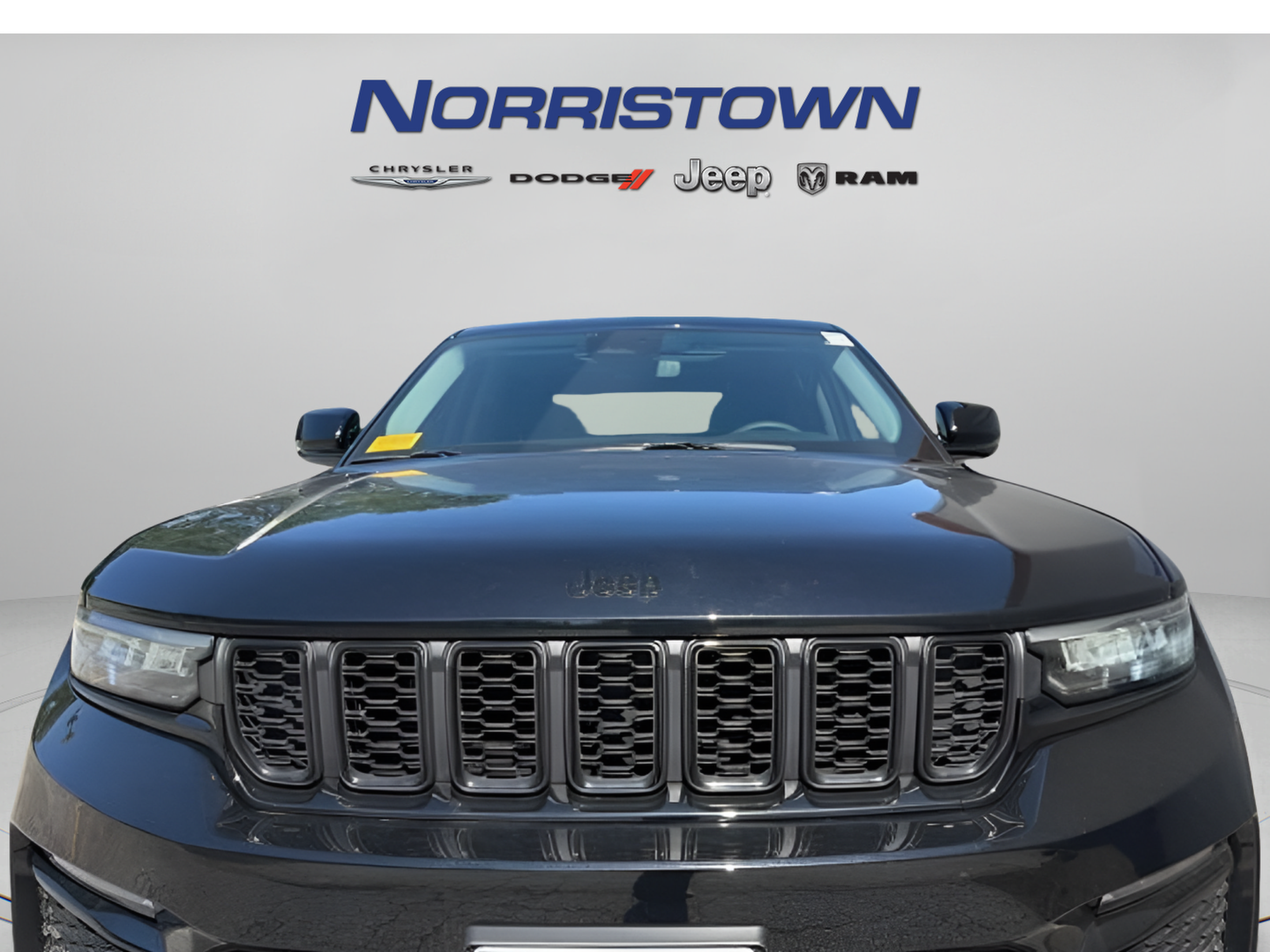 Certified 2023 Jeep Grand Cherokee Limited w/ Black Appearance Package AWD/4WD image 2
