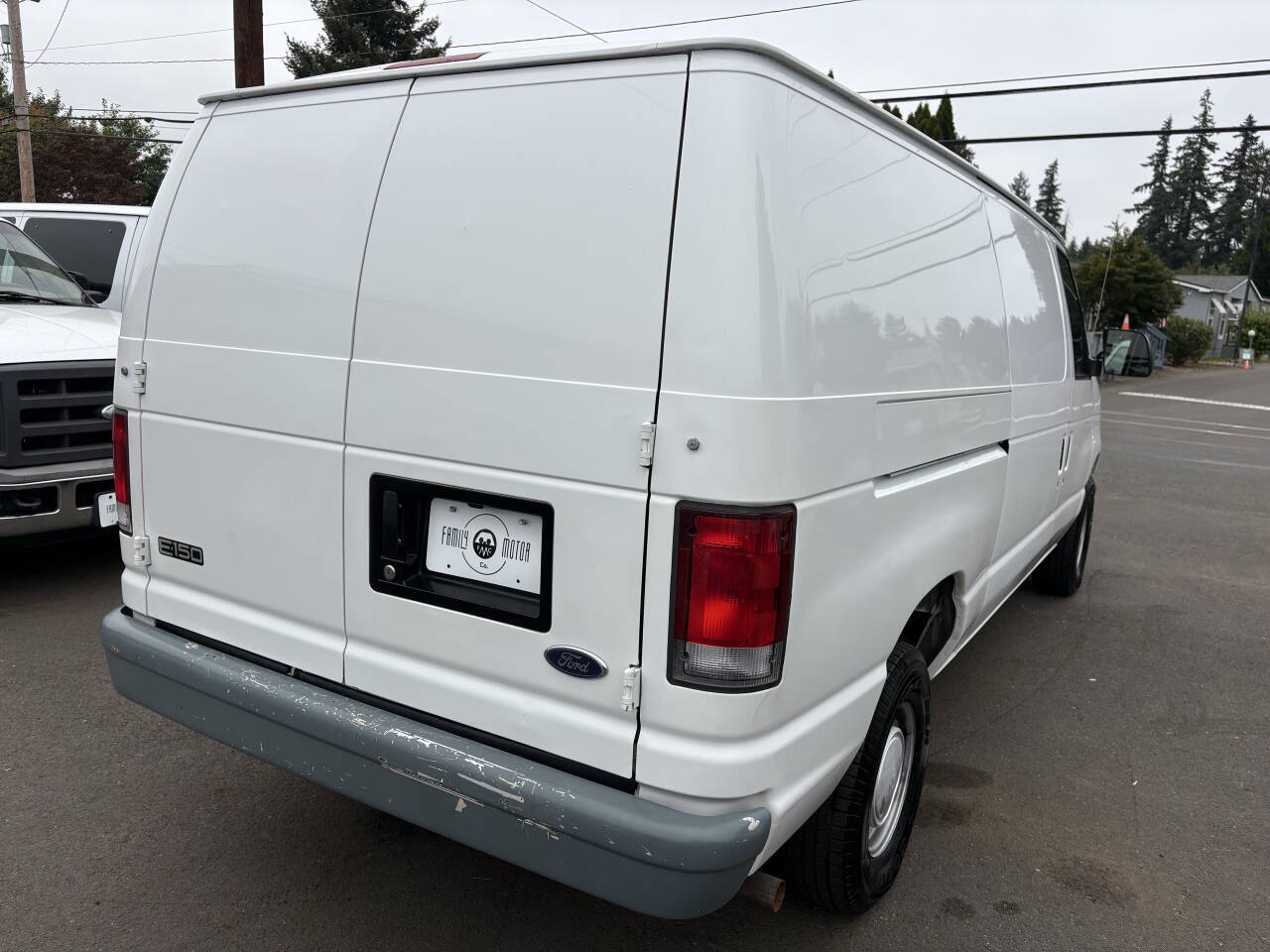 Used 1999 Ford E-150 and Econoline 150 RWD image 3