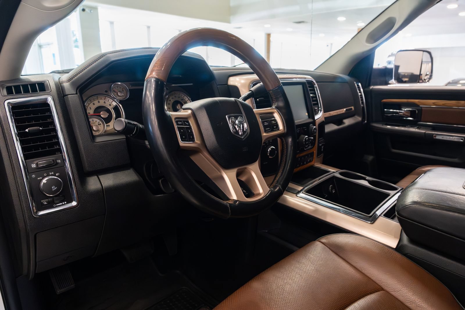 Used 2015 RAM 3500 Laramie Longhorn AWD/4WD image 22