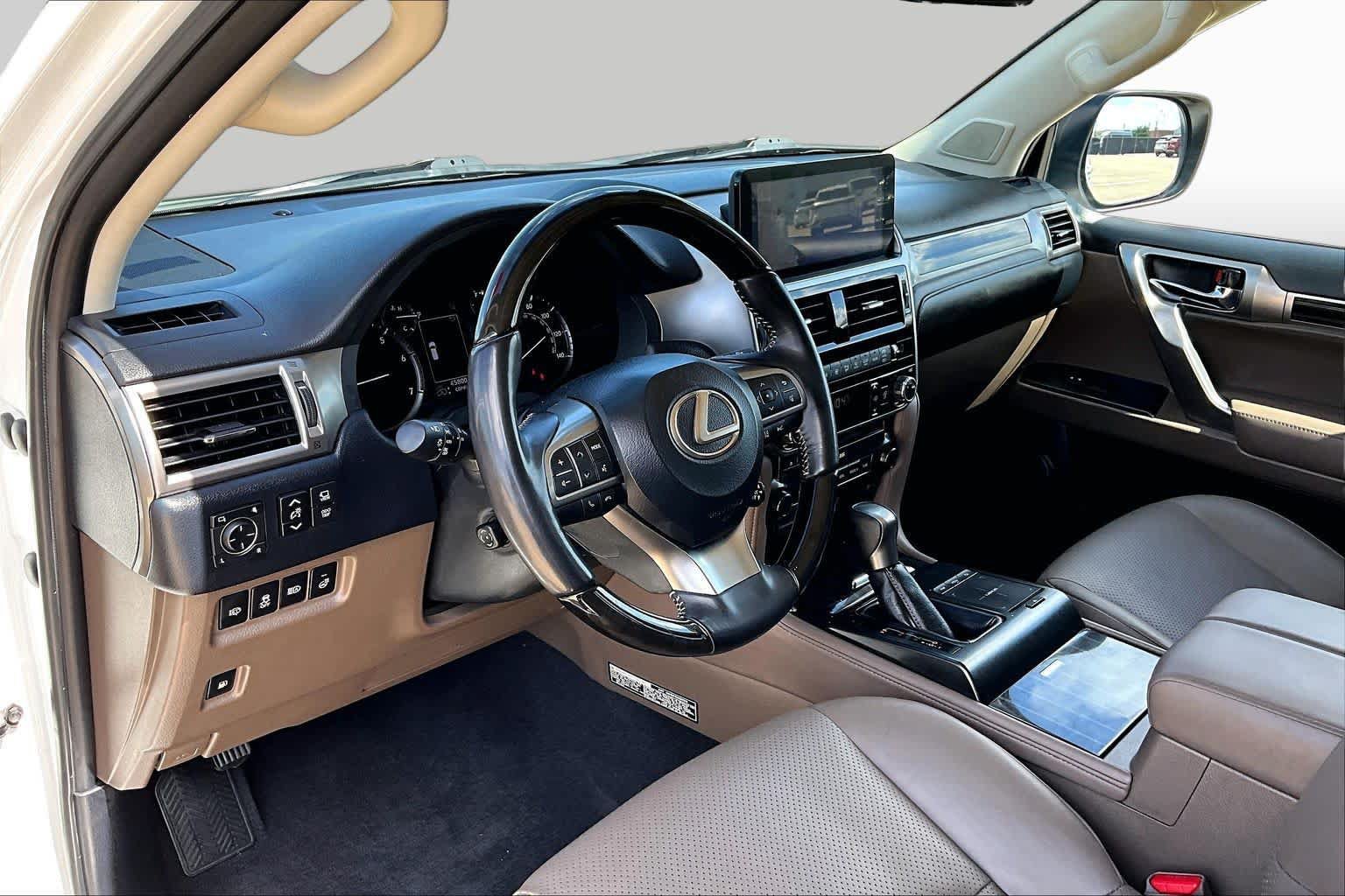 Used 2023 Lexus GX 460 Luxury w/ Accessory Package AWD/4WD image 18