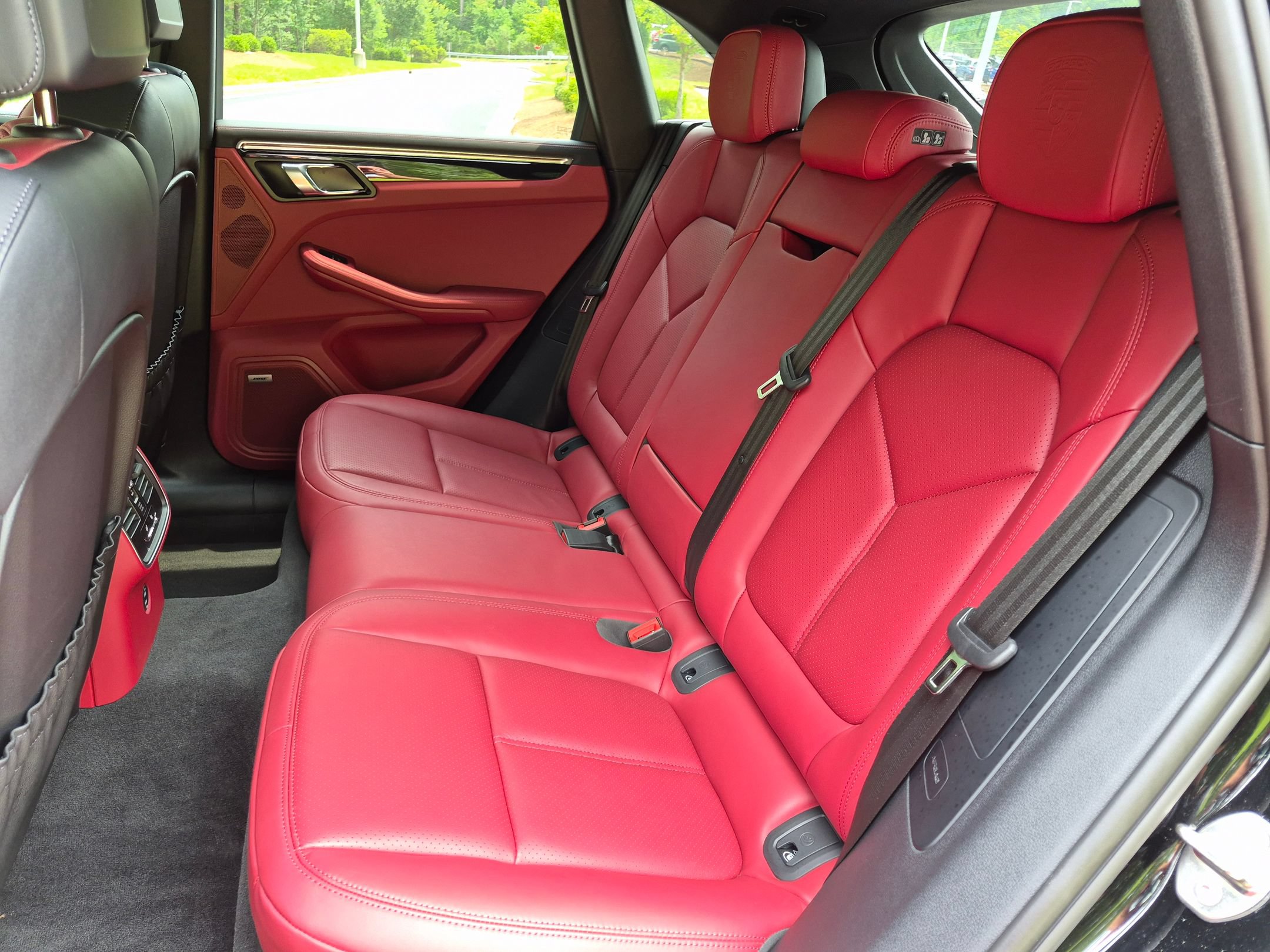 Certified 2026 Porsche Macan AWD/4WD image 25